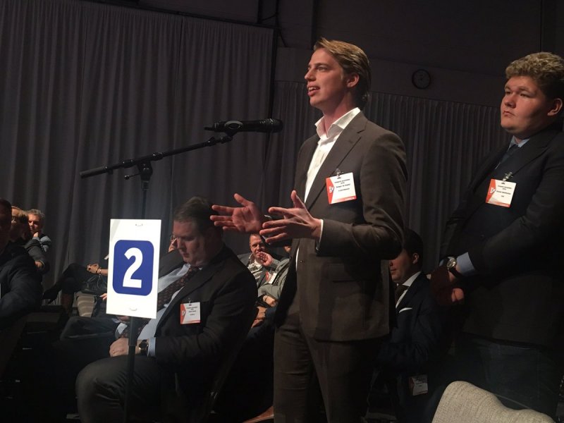 JOVD-voorzitter De Ridder verdedigt legale wietteelt op een VVD-congres, najaar 2016. JOVD-voorzitter De Ridder verdedigt legale wietteelt op een VVD-congres, najaar 2016.