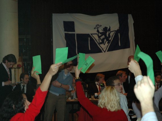 JOVD'ers stemmen op een congres in 2006.
